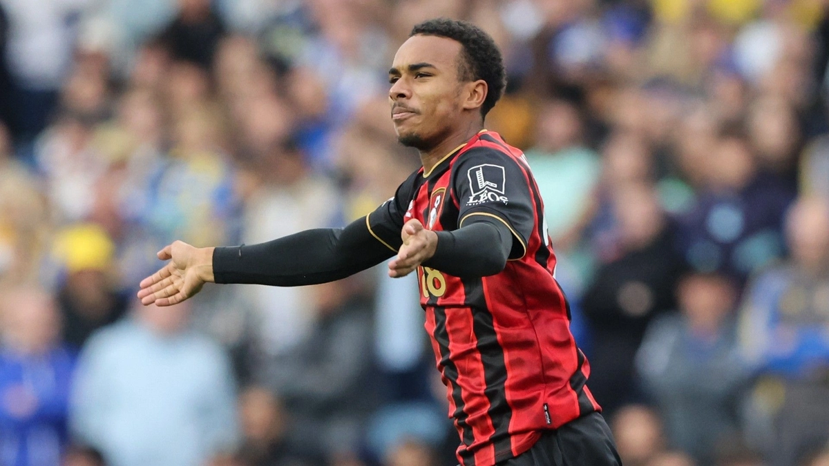 Manchester United’dan genç golcü hamlesi: Eli Junior Kroupi...