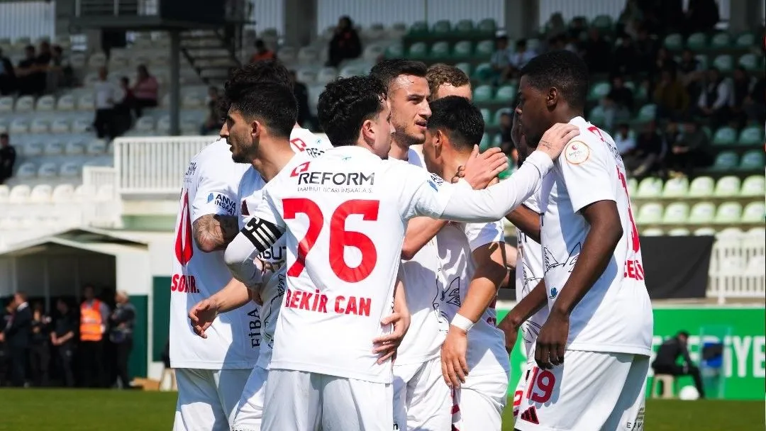 1.Lig'de 7 gollü maç! Vanspor, Serik Spor'u rahat geçti