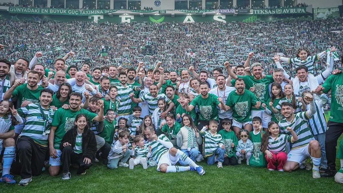 TFF 2. Lig'de şampiyon Bursaspor! Türk futbol tarihine geçti