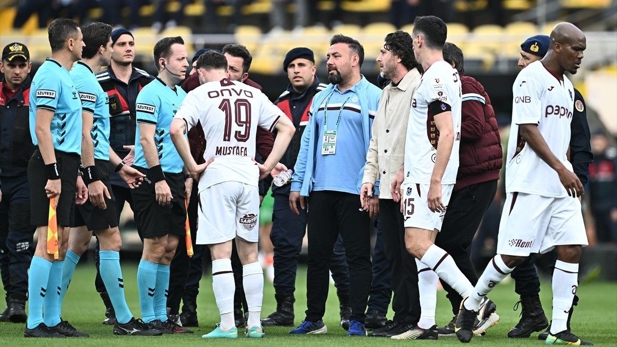 Alanyaspor - Trabzonspor maçının ardından Fatih Tekke maçın hakemi Mehmet Türkmen'e serzenişte bulundu