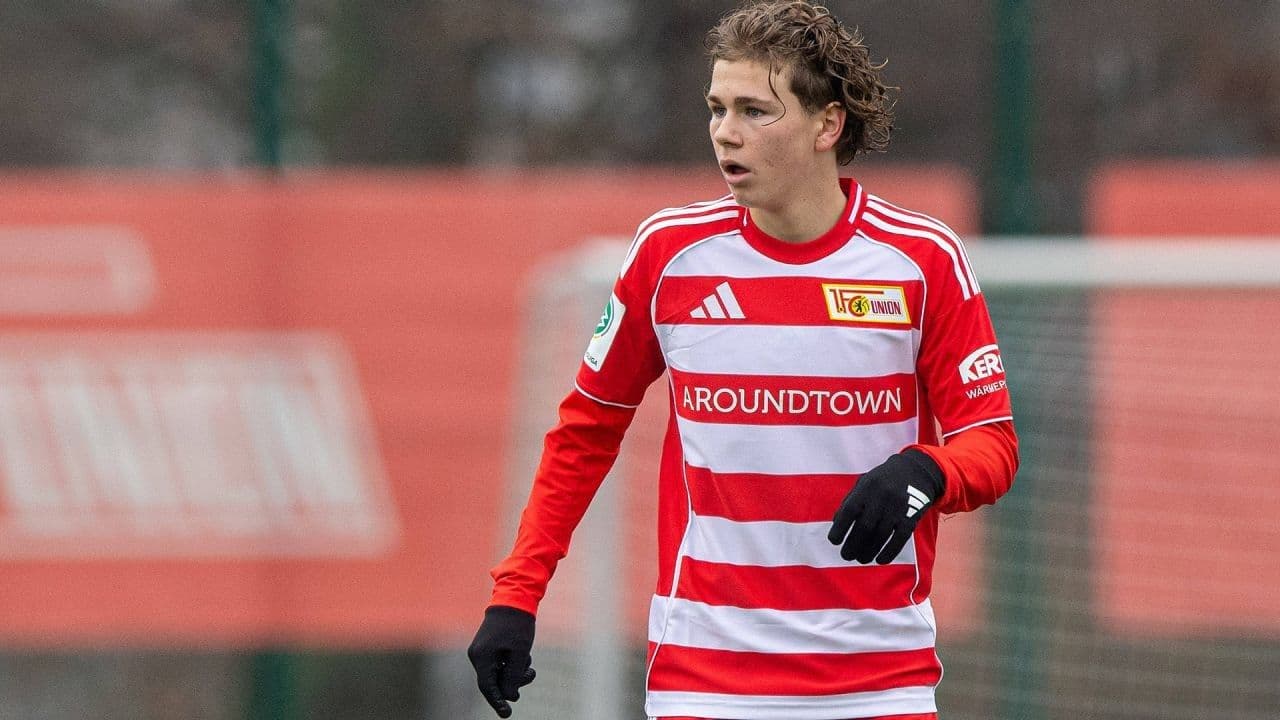 Bundesliga'da tarihi an: Maçta 2010 doğumlu oyuncu forma giydi