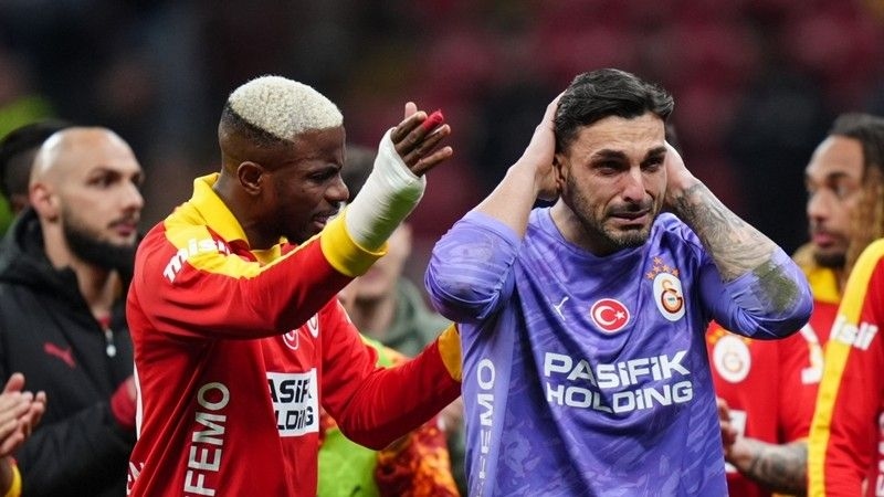 Victor Osimhen'den Galatasaray taraftarına Günay Güvenç mesajı!