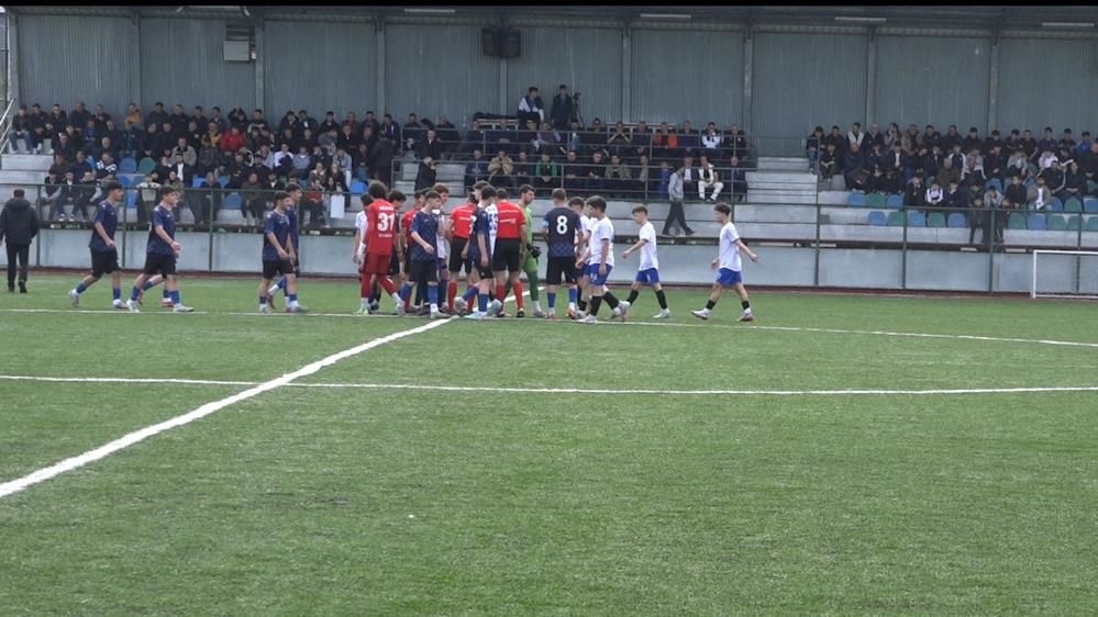 Arkadaşları sakatlanınca maça devam etmemişlerdi... Final hükmen değil sahada tamamlandı