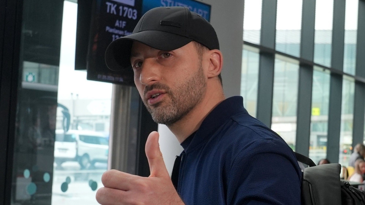 Fenerbahçe taraftarı Tedesco'yu İstanbul'dan uğurladı, Stuttgart'ta karşıladı