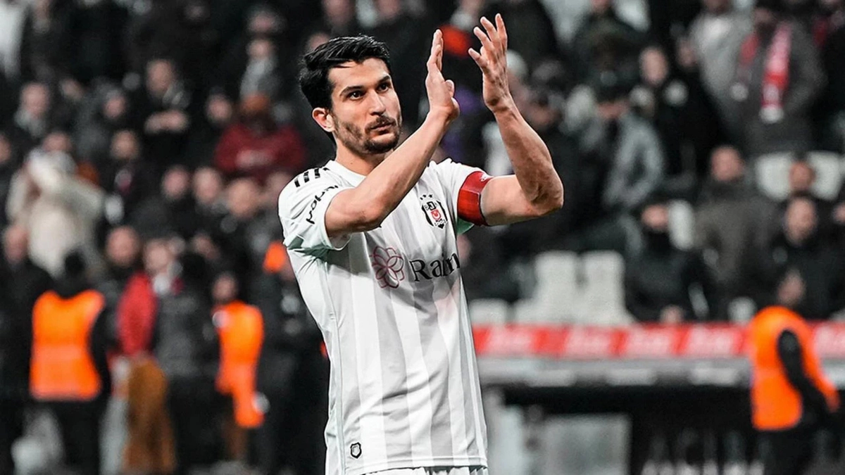 Beşiktaş'ta bir devrin sonu: Necip Uysal futbolu bıraktı!