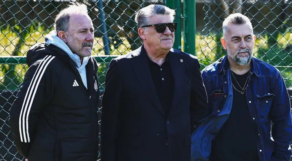 Beşiktaş'ta beklenmedik gelişme! Yıldız futblocu takımdan ayrılmak için yönetimden izin istedi