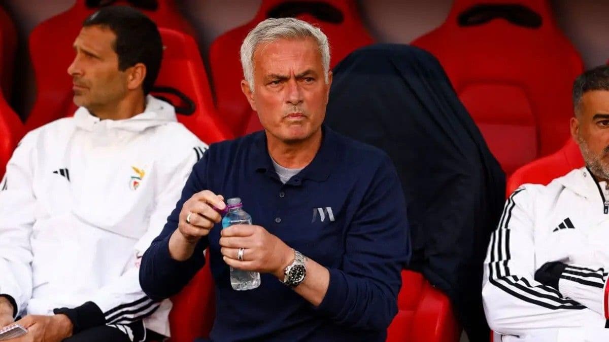 Mourinho yenilmez ama şampiyon değil: Benfica 10 beraberlik kupayı kaçırttı
