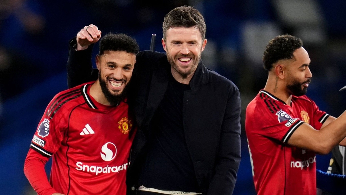 Michael Carrick, Manchester United ile 2 yıllık resmi sözleşme imzaladı