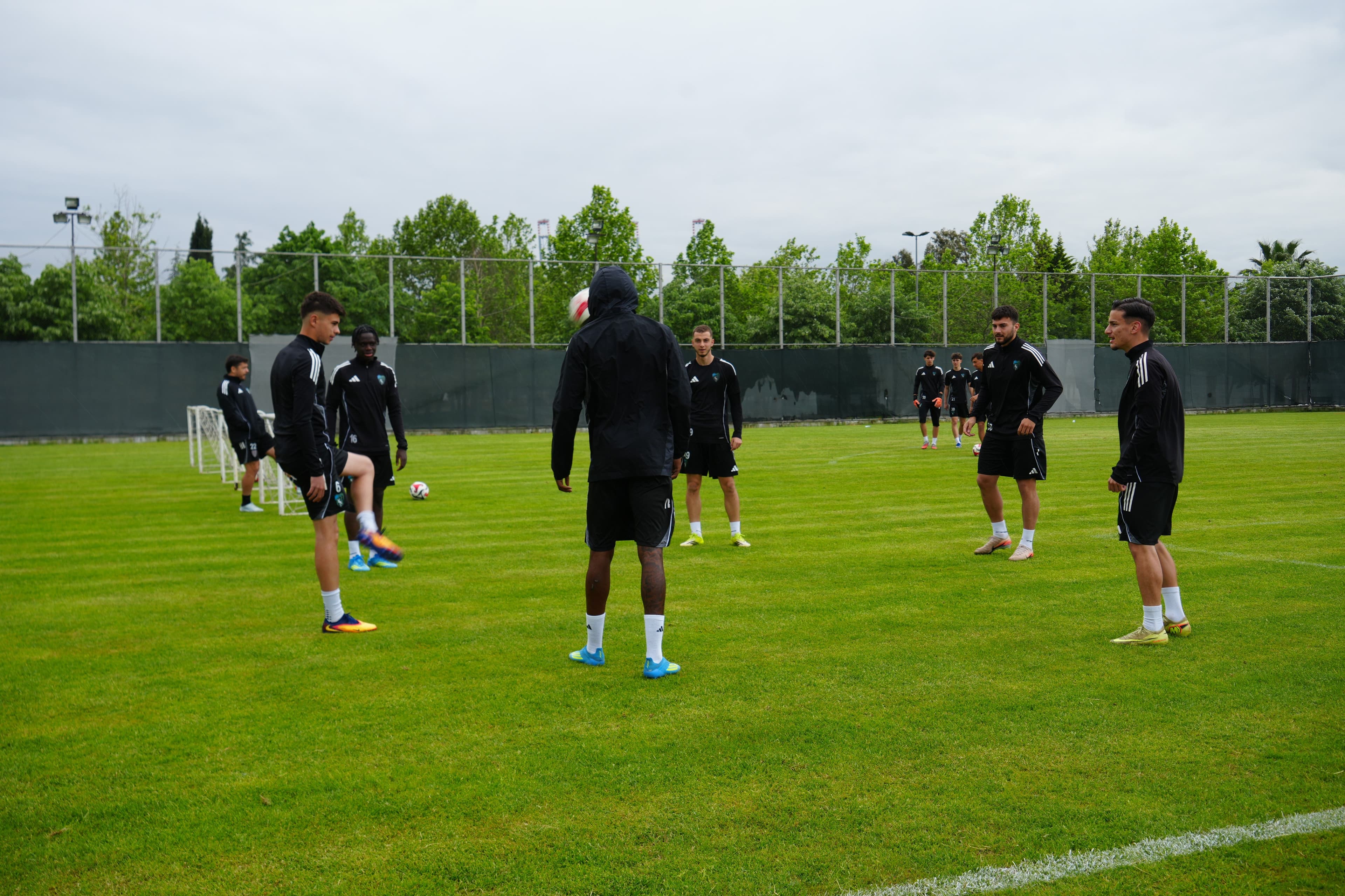 Kocaelispor hazırlıklarını sürdürüyor