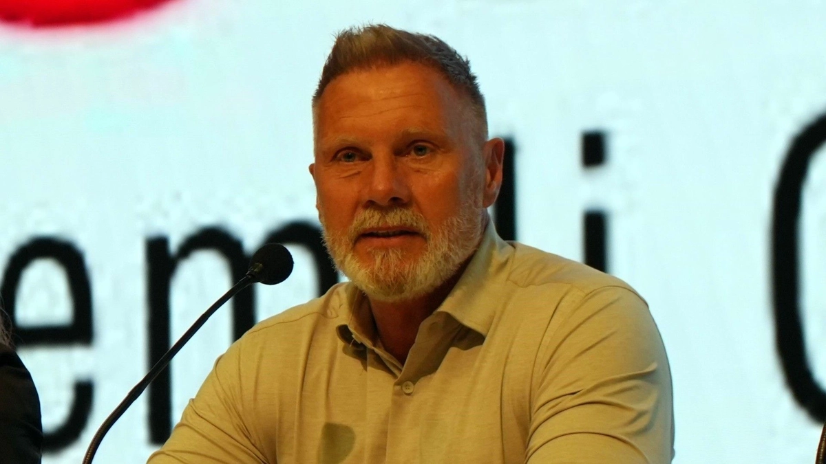 Thorsten Fink: "Şimdiye kadar aldığımız en önemli galibiyet Galatasaray maçıydı"
