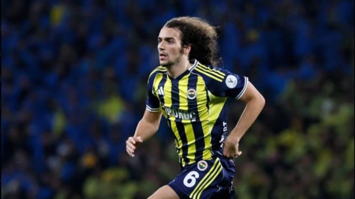 FENERBAHÇE'NİN FRANSIZ OYUNCUSU MATTEO GUENDOUZİ, SAMSUNSPOR FİLELERİNİ HAVALANDIRARAK SÜPER LİG'DE GOLLE TANIŞTI.