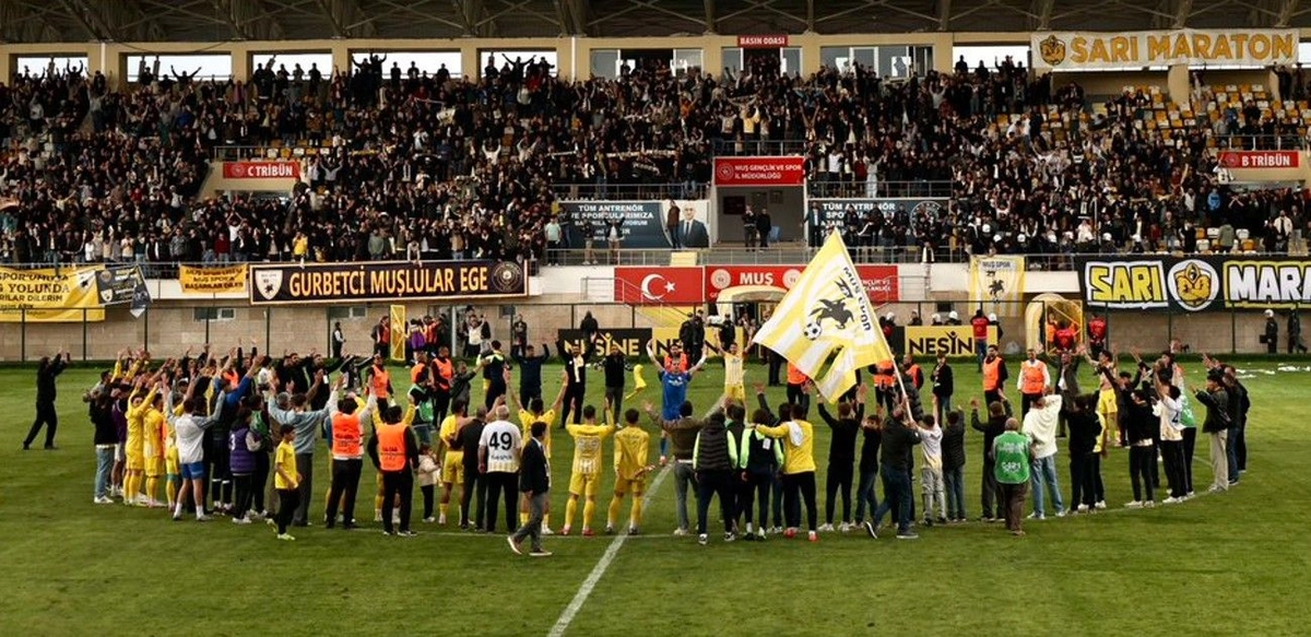 Play-off finaline yükselen Muş Spor'da futbolculara kişi başı 649 bin TL prim verildi