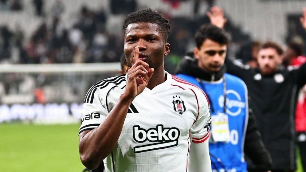 El Bilal Toure, Beşiktaş'a veda etti! Taraftara verdiği yanıt gündem oldu