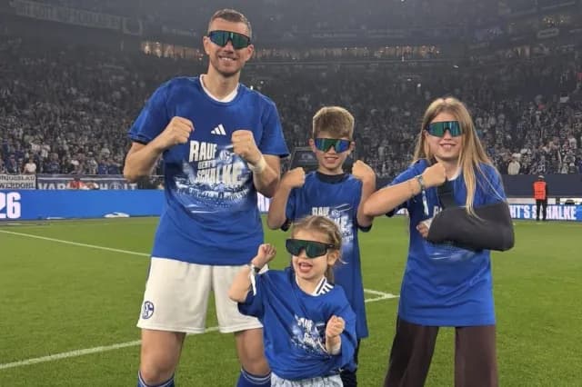 Edin Dzeko çocuklarıyla