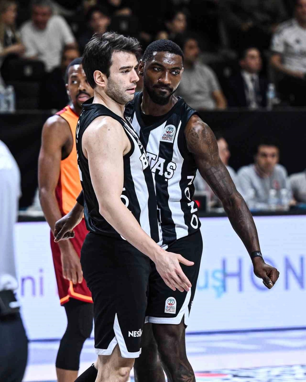 BEŞİKTAŞ GAİN, EUROCUP YARI FİNAL SERİSİ İKİNCİ MAÇINDA BAHÇEŞEHİR KOLEJİ'Nİ 82-72 MAĞLUP EDEREK SERİDE 2-0 ÖNE GEÇTİ VE FİNALE YÜKSELDİ.