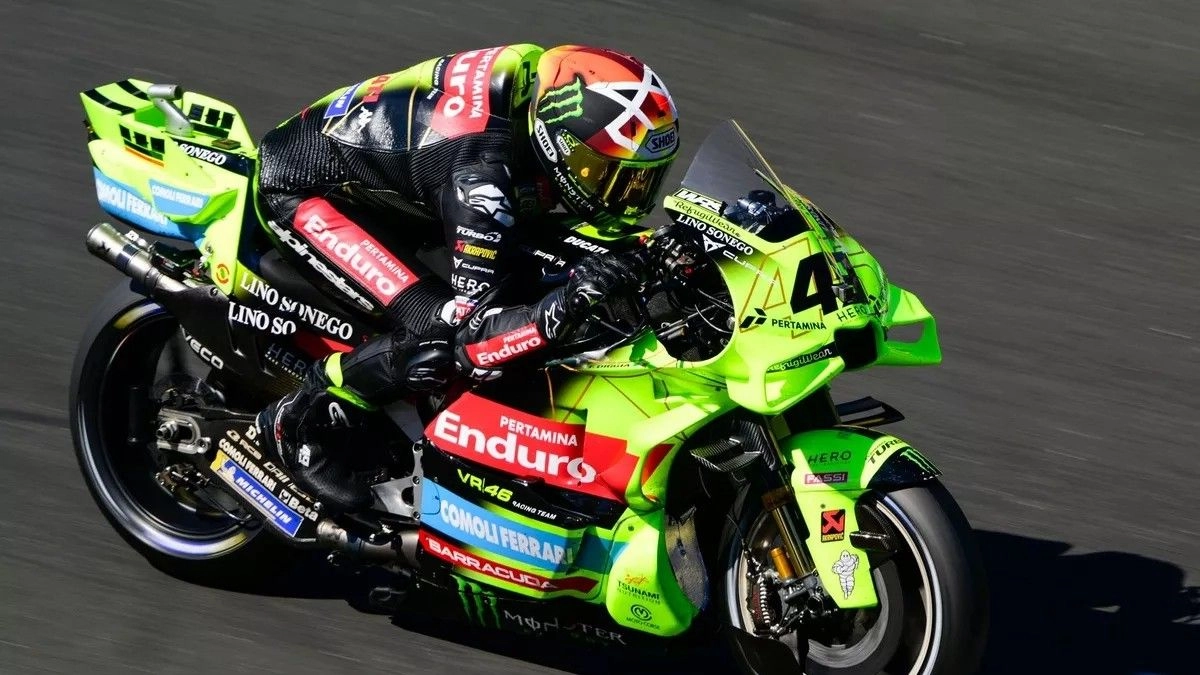 MotoGP’de tarihe geçecek olay! Di Giannantonio’nun kaskından arı çıktı