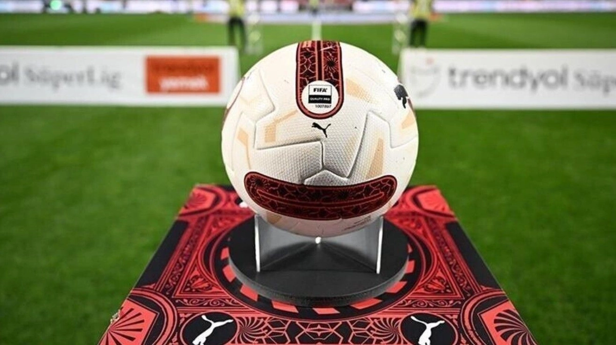 Süper Lig'de 2025-2026 sezonunda 571 futbolcu ter döktü