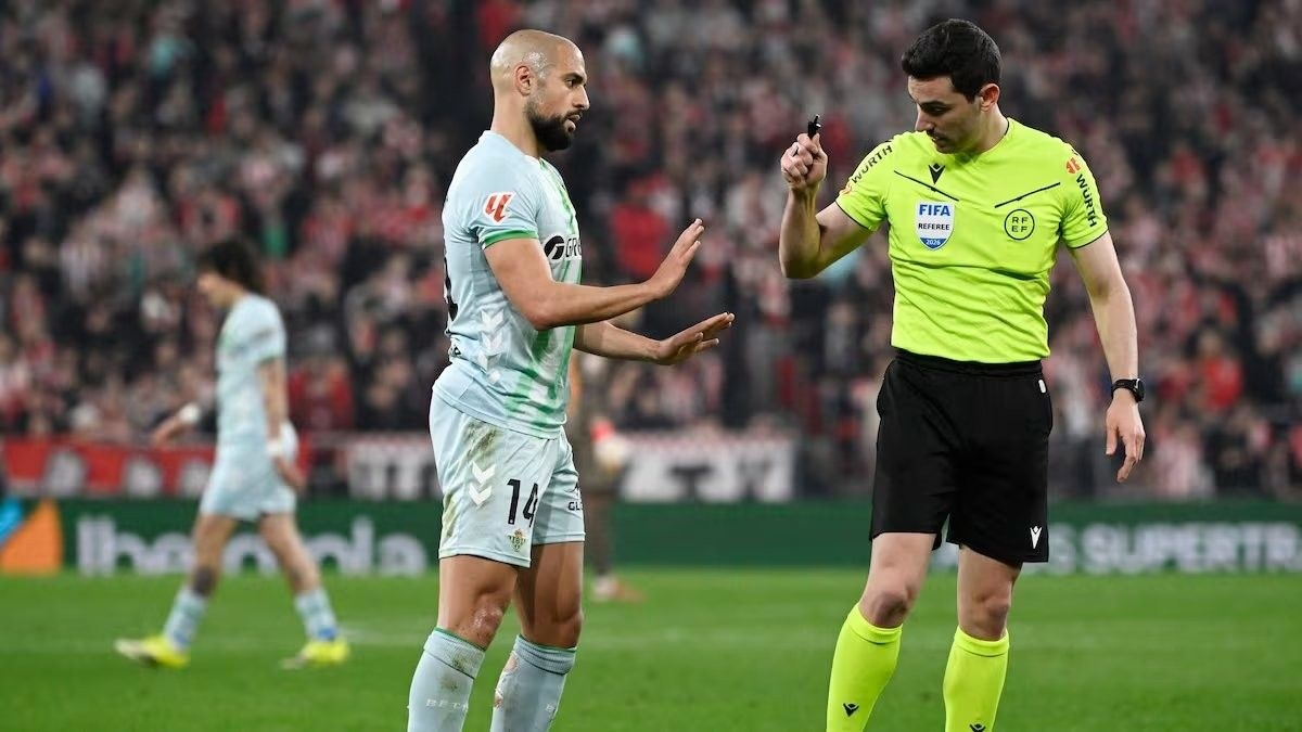 Sofyan Amrabat, İstanbul'a mı dönüyor? Real Betis'ten açıklama