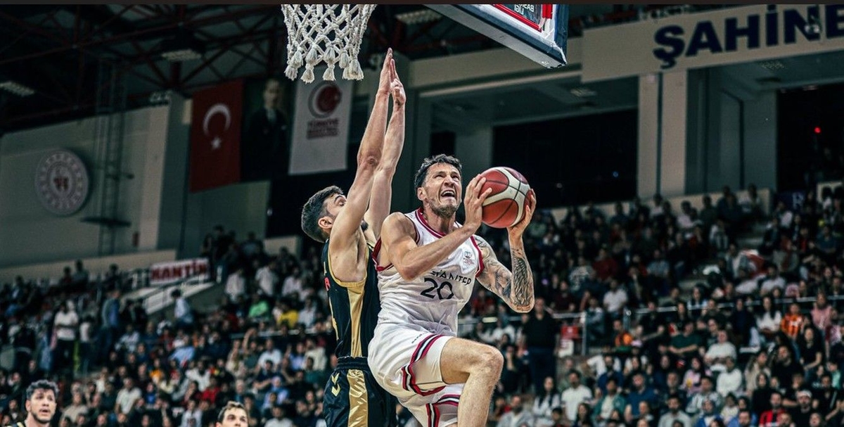 Gaziantep Basketbol, play-off yarı final serisinde 1-0 ne geçti