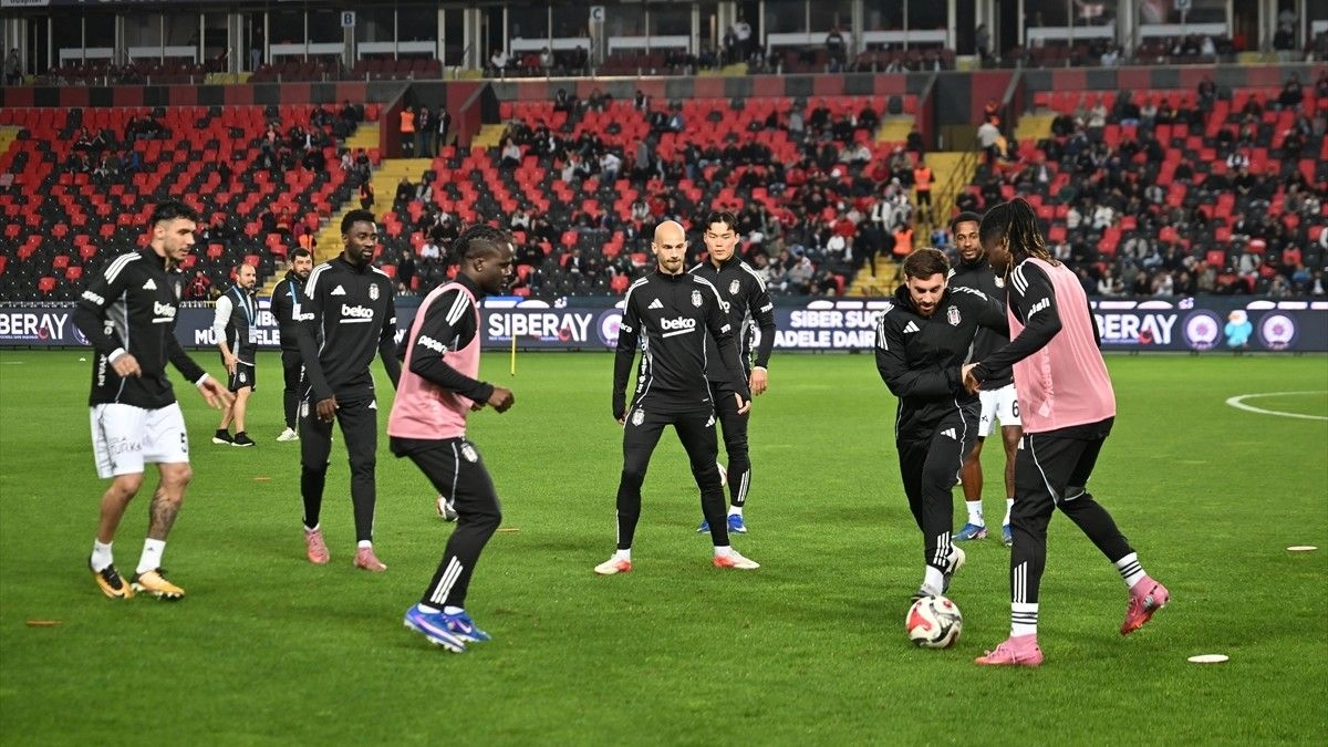 Beşiktaş'ta ısınma sırasında sakatlık! Kadrodan çıkarıldı