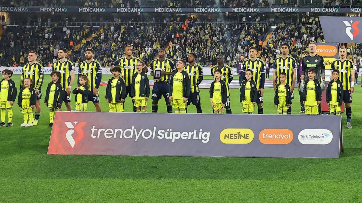 Fenerbahçe evinde yine puan kaybetti
