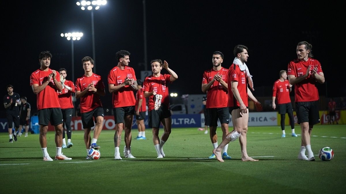 A Milli Futbol Takımı, Arizona'daki ilk idmanını taraftar eşliğinde yaptı