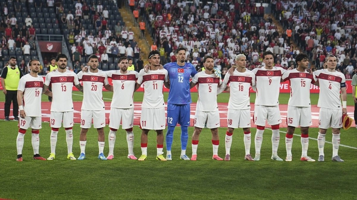 Milli maçta sakatlık! Eren Elmalı oyuna devam edemedi