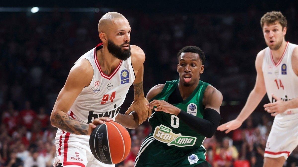 Tyrique Jones'tan Kendrick Nunn’a yumruk: Şampiyon Olympiakos!
