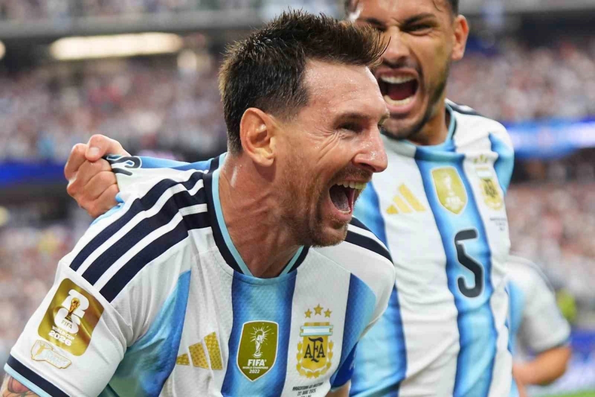 SON DÜNYA ŞAMPİYONU ARJANTİN, 2026 DÜNYA KUPASI'NDA OYNADIĞI İKİNCİ MAÇINDA AVUSTURYA'YI 2-0 MAĞLUP EDEREK ÜST TURA ÇIKMAYI GARANTİLEDİ. LİONEL MESSİ, KAYDETTİĞİ GOLLERLE DÜNYA KUPASI TARİHİNİN EN GOLCÜ İSMİ OLDU.