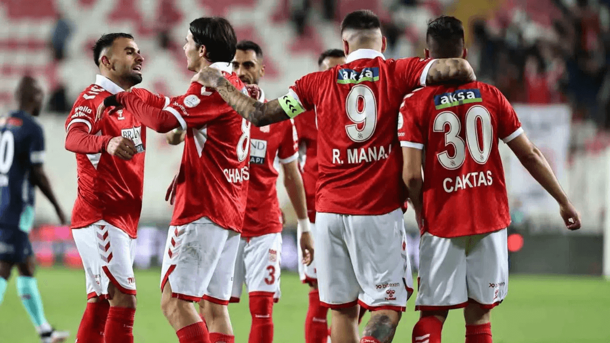 Sivasspor'a şok! Aynı gün 9 futbolcunun sözleşmesi....