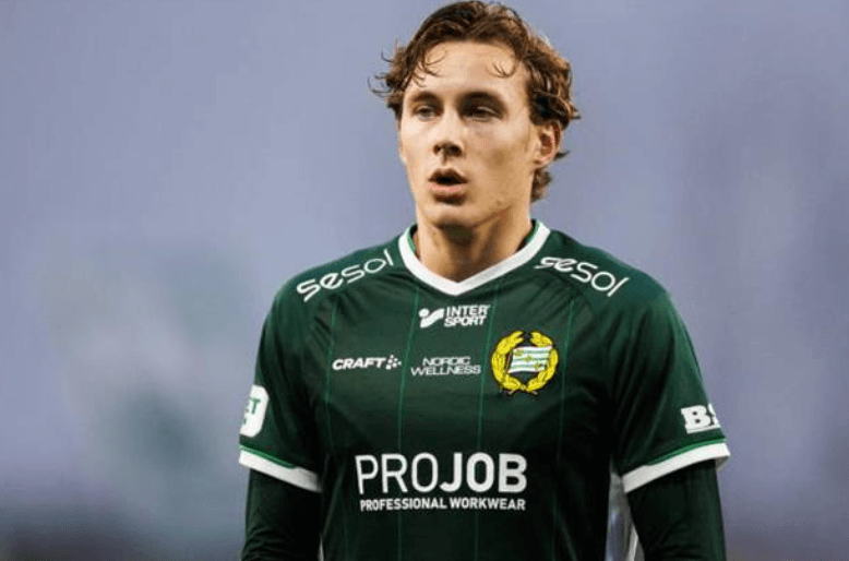 İsveçli sağ bek Hampus Skoglund