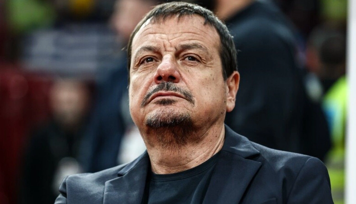 Panathinaikos Başantrenörü Ergin Ataman'dan Türkiye aleyhine slogan atan Olympiakos taraftarına tepki gösterdi