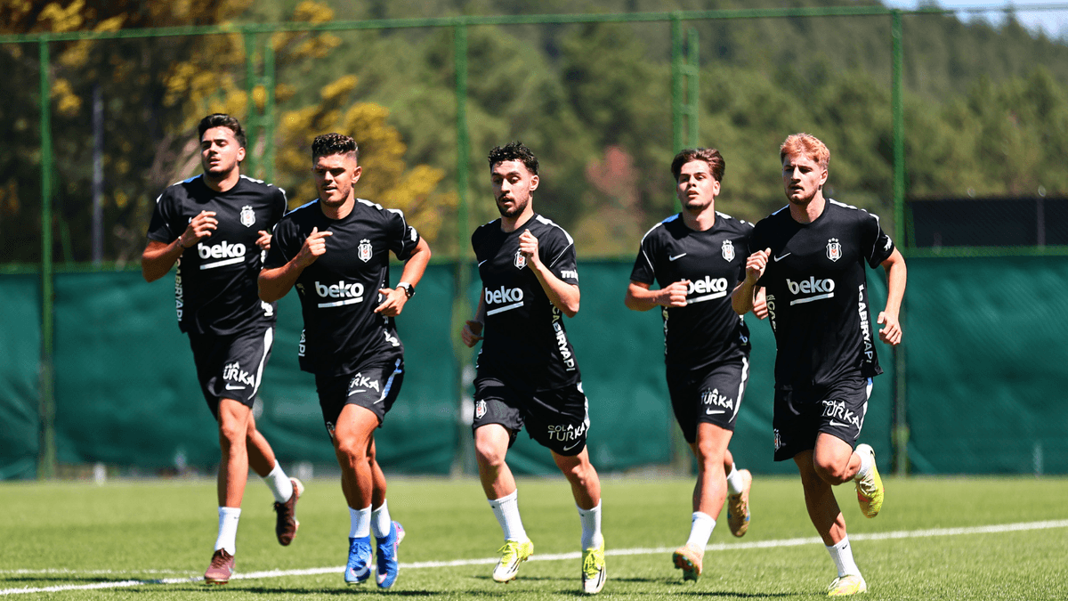 Beşiktaş, yeni sezon hazırlıklarına bugün yaptığı antrenmanla başladı.