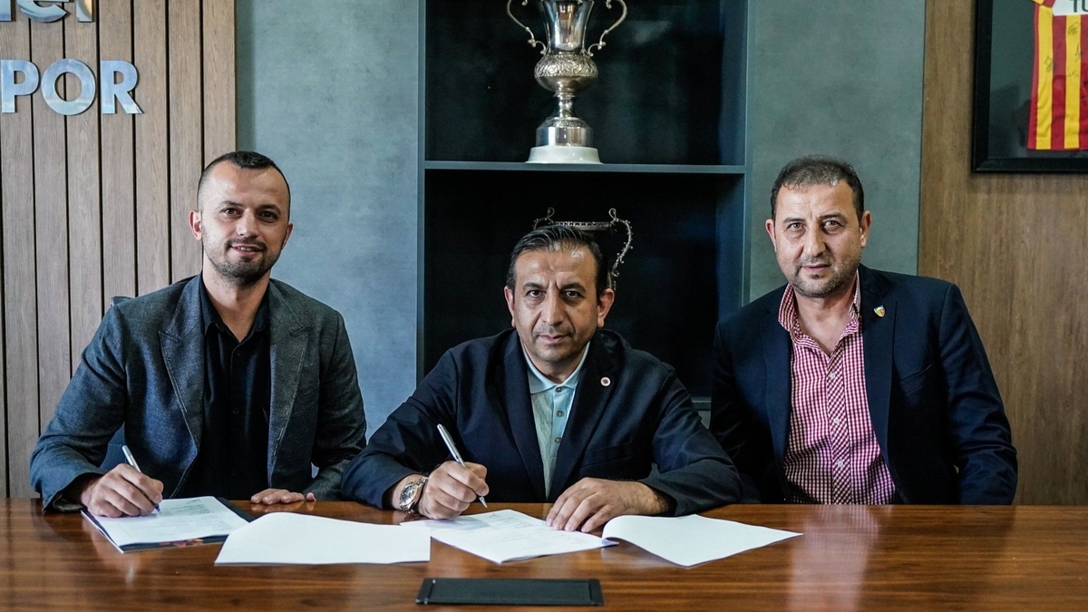 Kayserispor, İlhan Parlak ile sözleşme imzaladı!