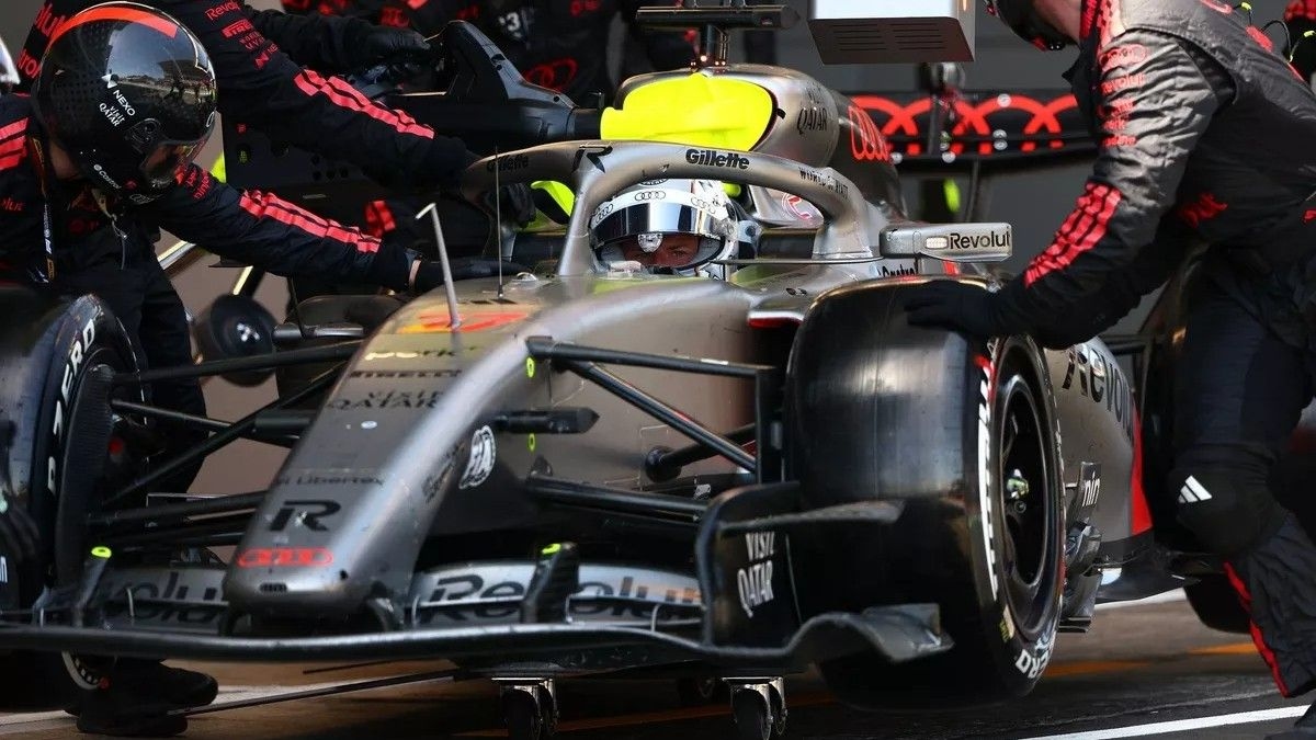 F1’de görülmemiş olay: Araç tek anda kapandı