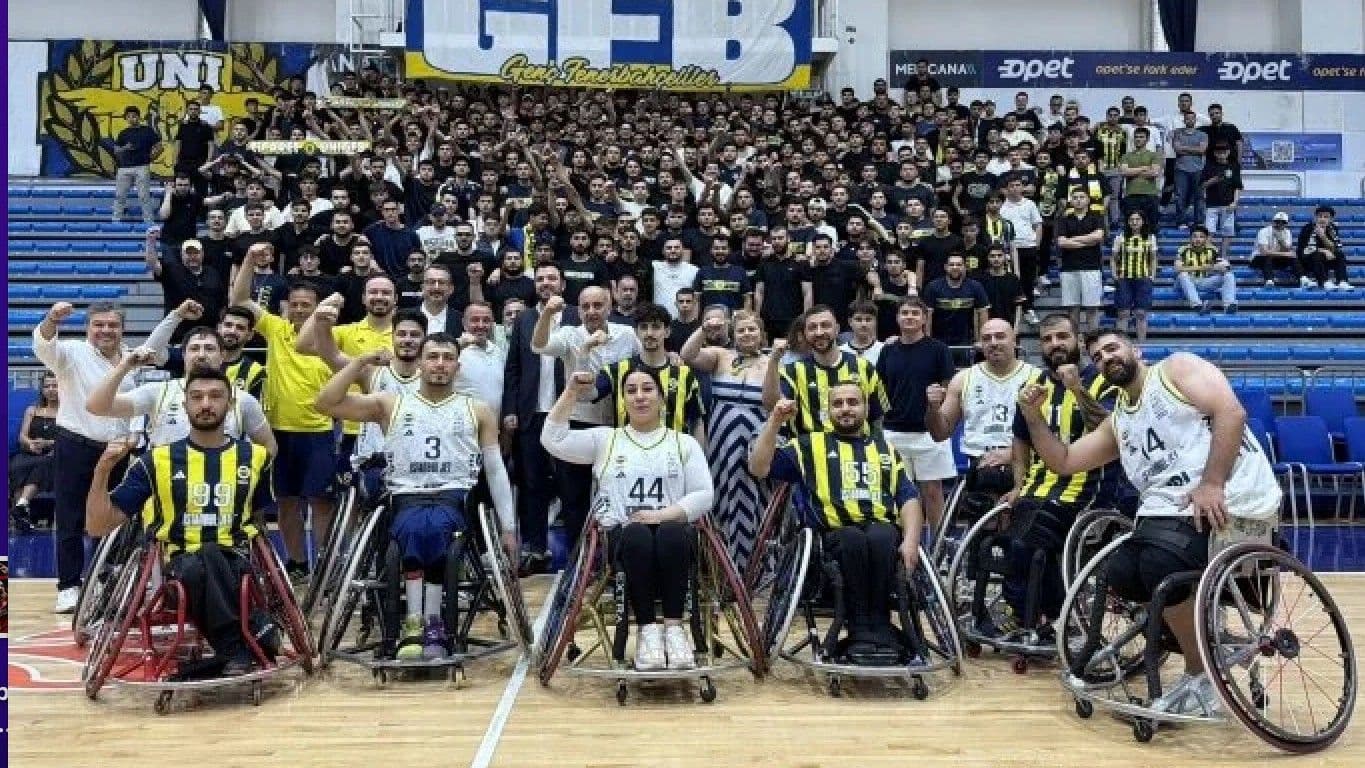 Fenerbahçe İstanbul Jet, Beşiktaş'ı yenerek final serisinde 1-0 öne geçti