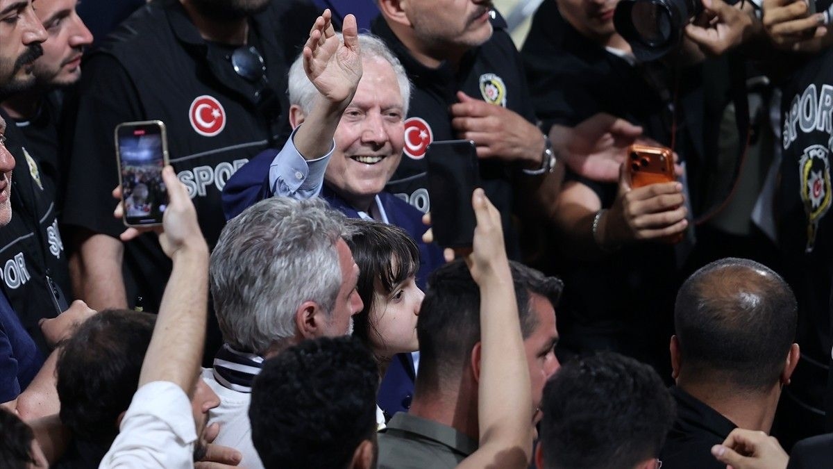 Aziz Yıldırım, Vedat Muriqi'nin ardından Guirassy'nin transferini de bitirmeye çok yakın