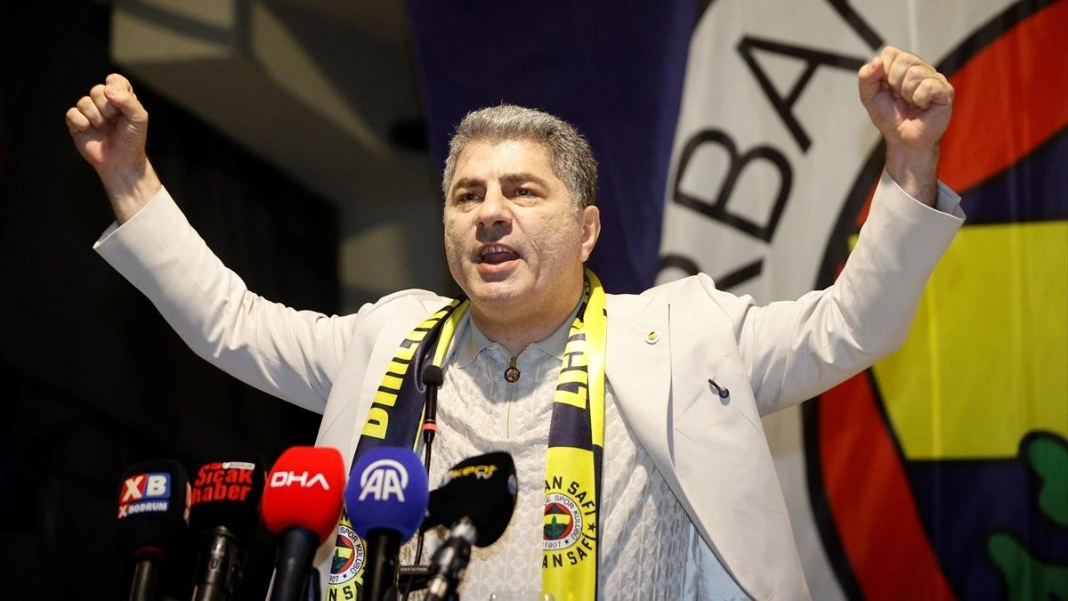 Hakan Safi transferleri resmen açıkladı: "2 milli yıldızı Türkiye'ye getirdim!"