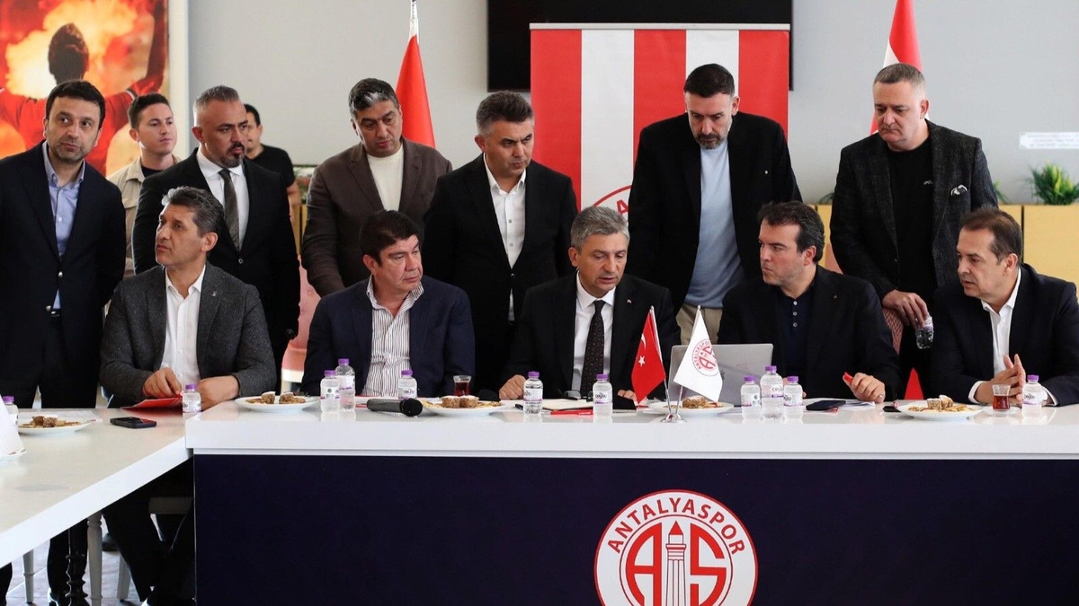 Antalyaspor Başkanı Ergün'den "iftiralar"a karşı basın açıklaması kararı!