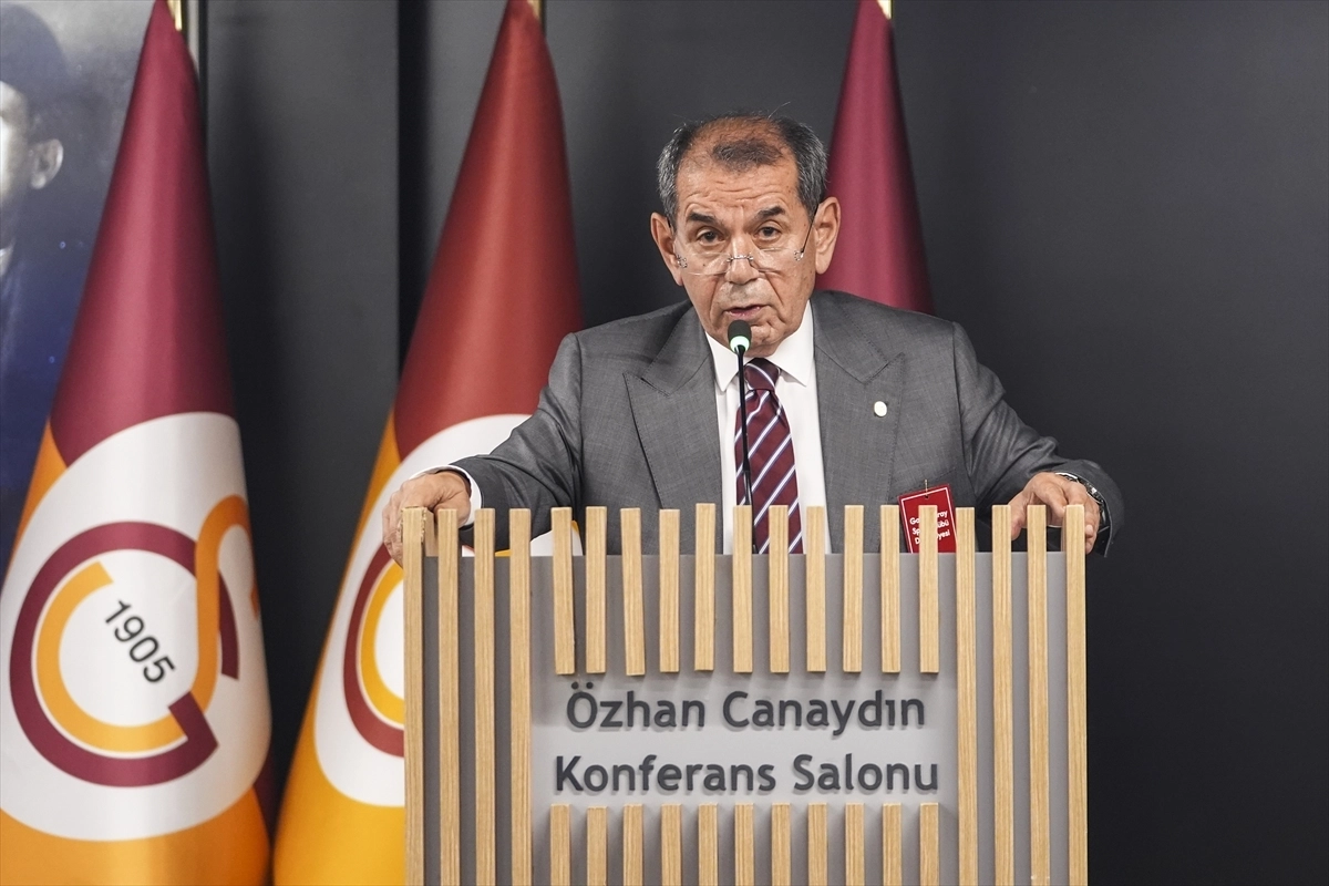 Galatasaray Kulübü Başkanı Dursun Özbek'ten transfer açıklaması