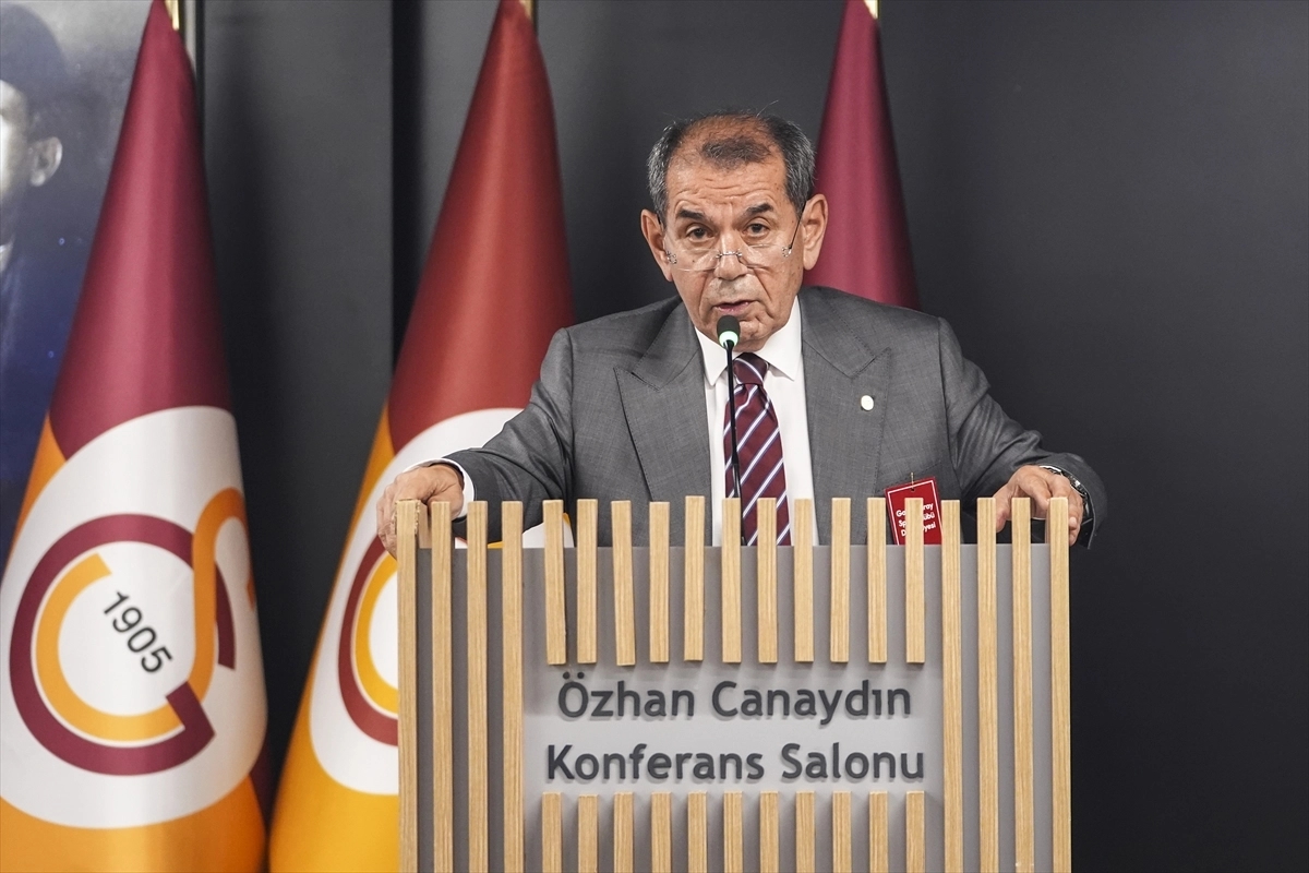 Galatasaray Kulübü Başkanı Dursun Özbek'ten transfer açıklaması
