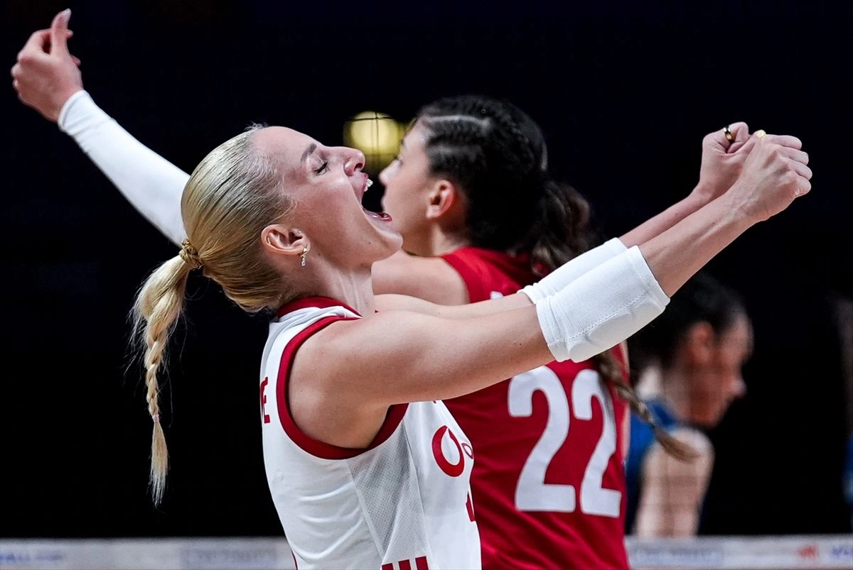 Milli voleybolcu Gizem Örge şampiyonluğun ardından babasına seslendi: "Baba buradayım"