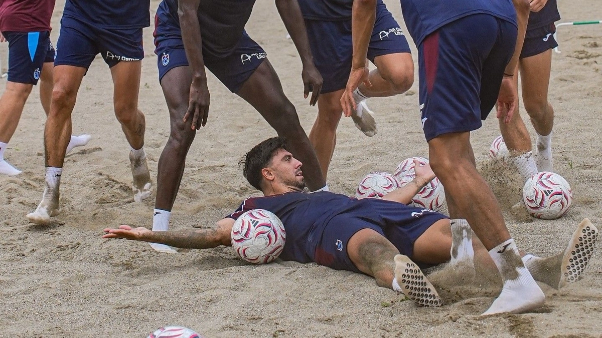 Trabzonspor çalışmalarına kumda devam ediyor!