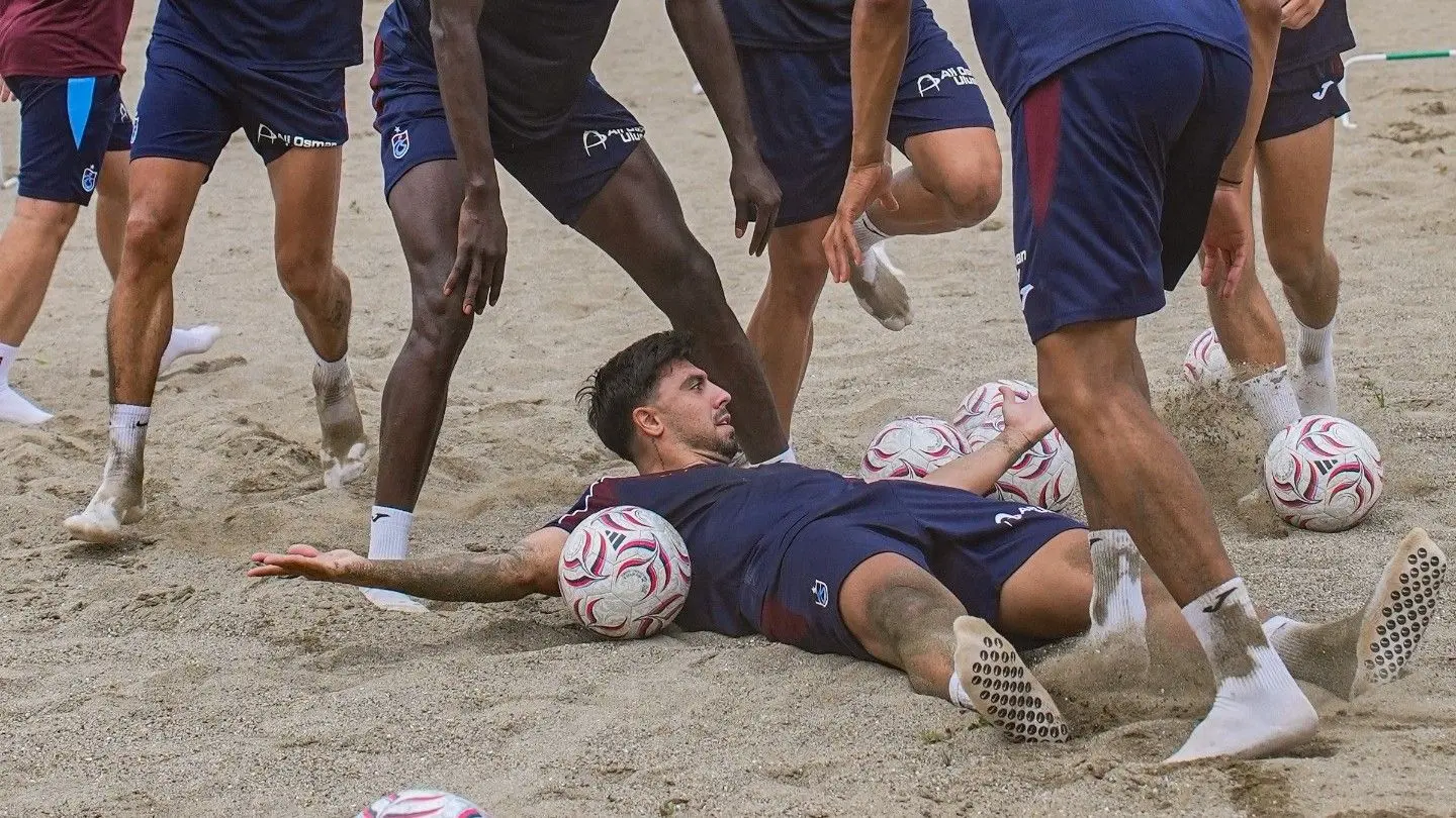 Trabzonspor çalışmalarına kumda devam ediyor!