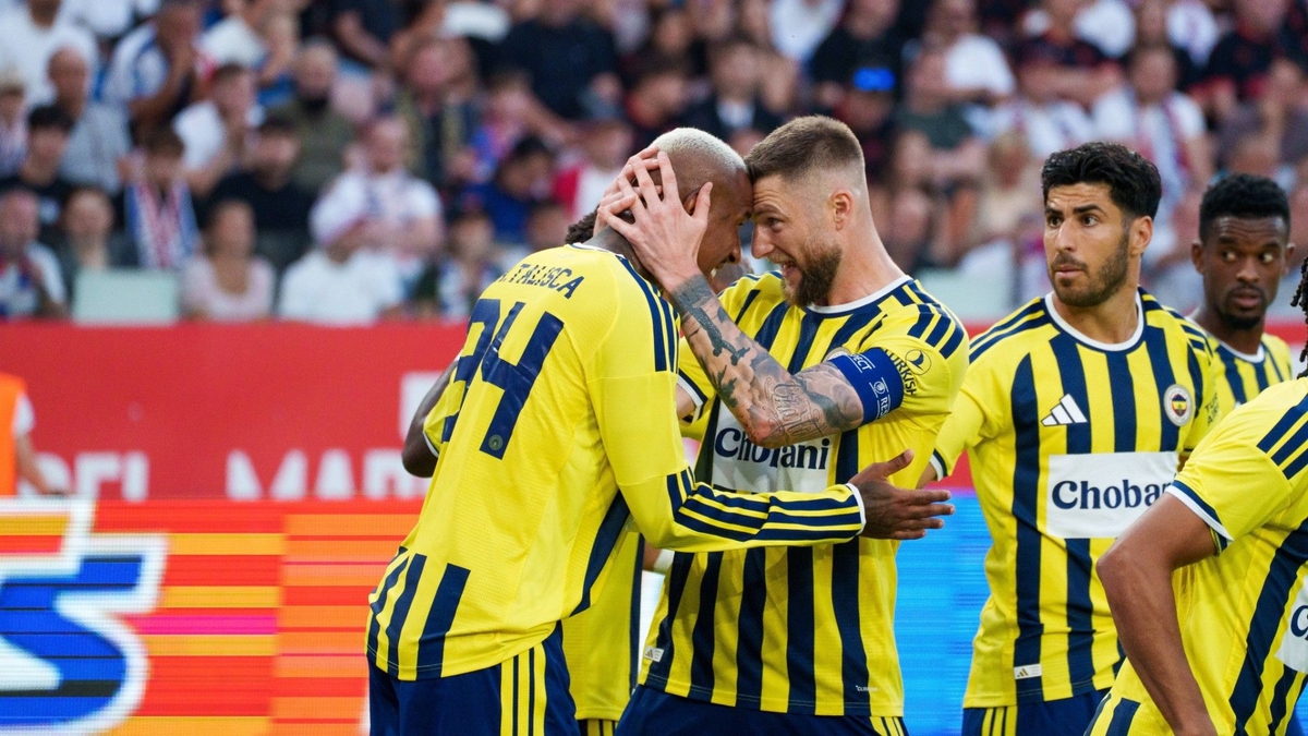 Fenerbahçe Talisca ile turladı!