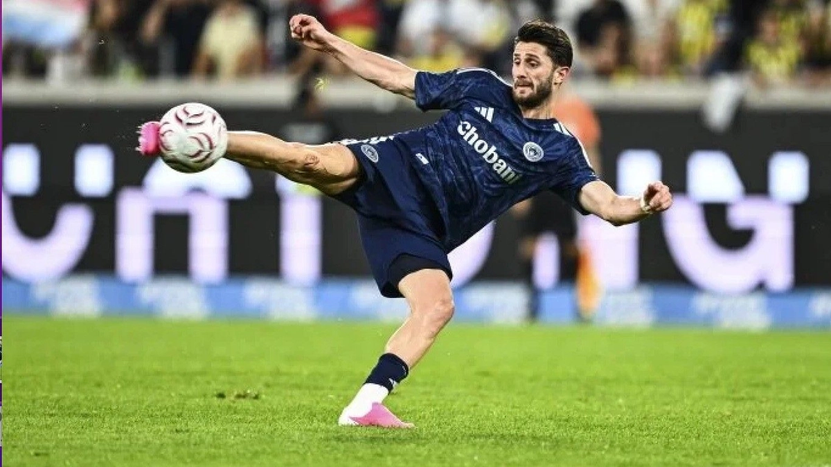 Fenerbahçe İsmail Yüksek İçin Teklifleri Reddetti! Milli Oyuncu Satılık Değil
