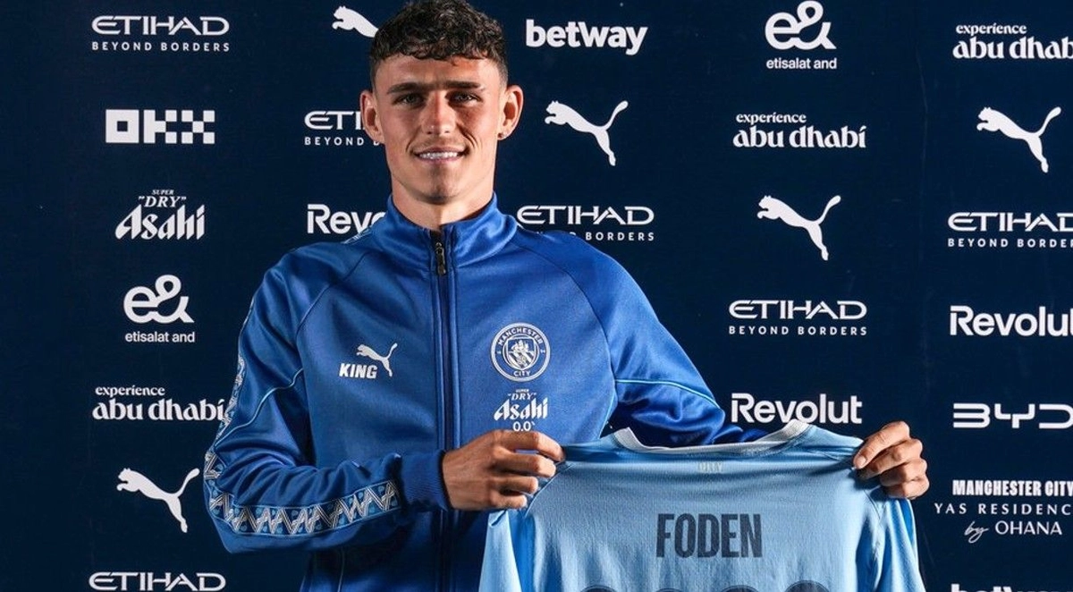 Manchester City, transferde adı Galatasaray ile anılan Phil Foden'ın sözleşmesini uzattı