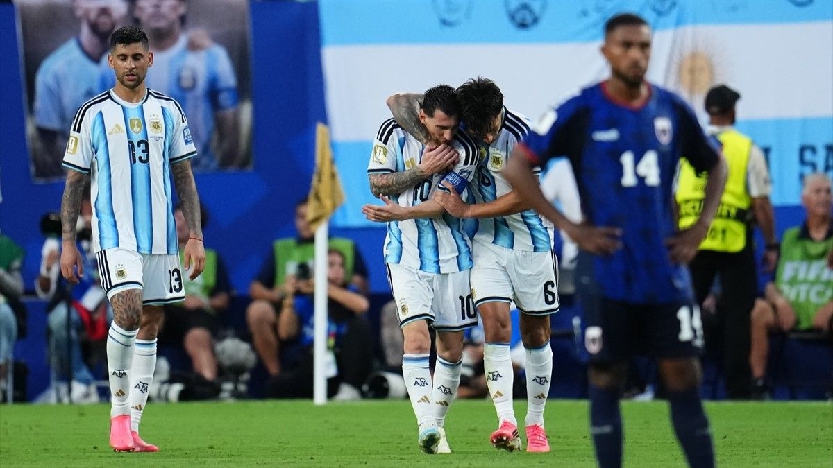 Trabzonspor'un yeni transferi Cabral salladı, Messi yıkılmadı!
