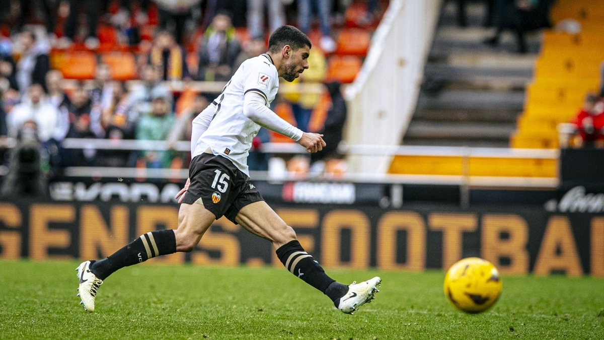 Trabzonspor'a Valencia'dan yerli stoper!