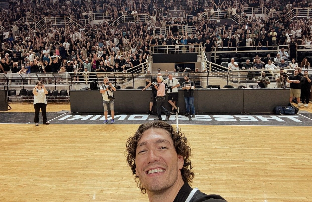 Cedi Osman'a yeni takımından görkemli tören! Salon yıkıldı